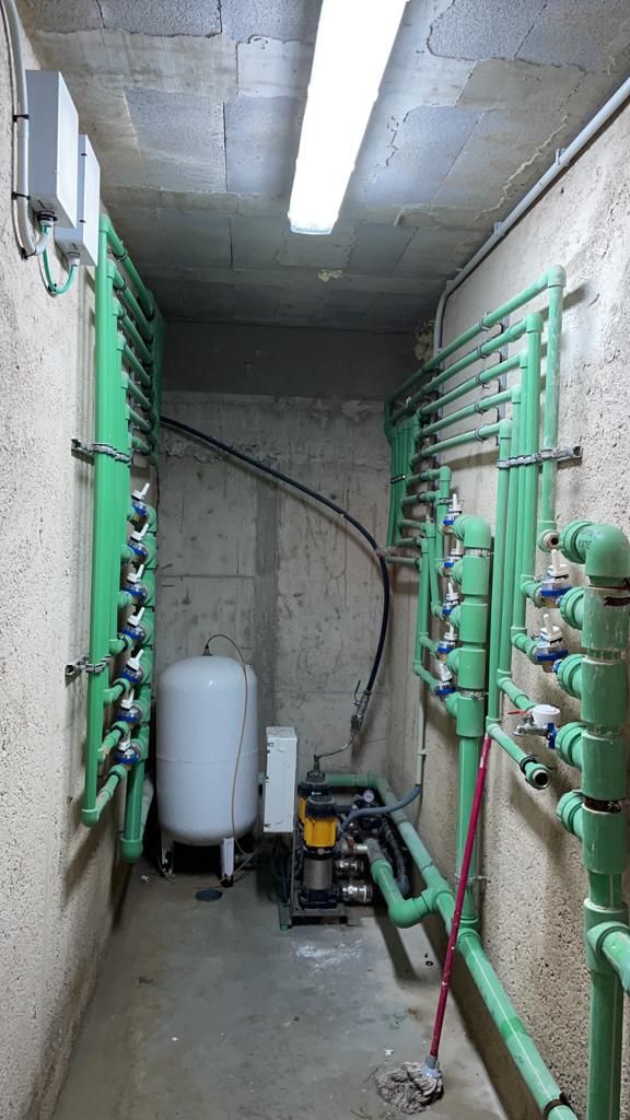 cambio de contadores de agua en edificio comunitario